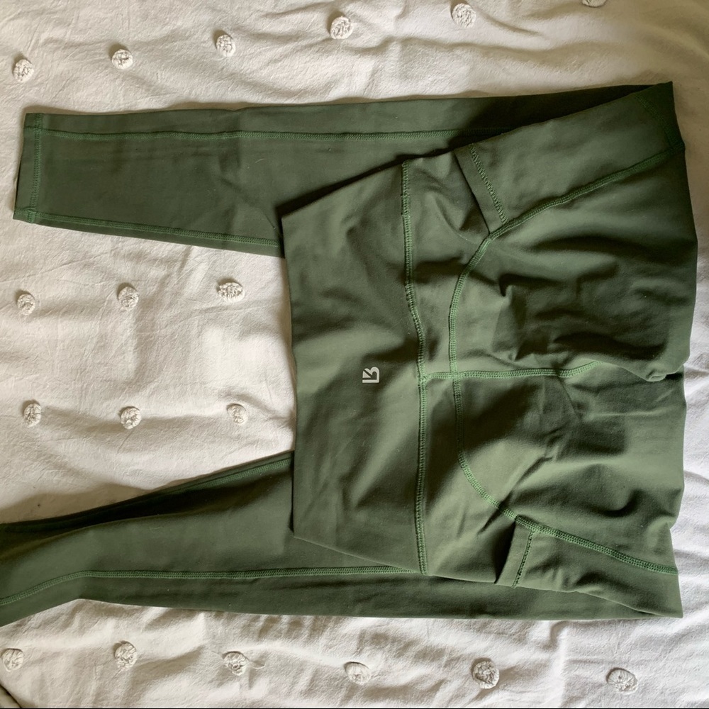 Green leggings
